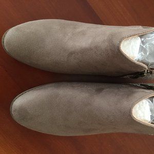 NWT Corky's Prevail ankle boots Taupe Size 9